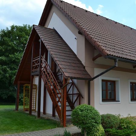 Penzion Nad Oborou Hradec Kralove Exterior photo