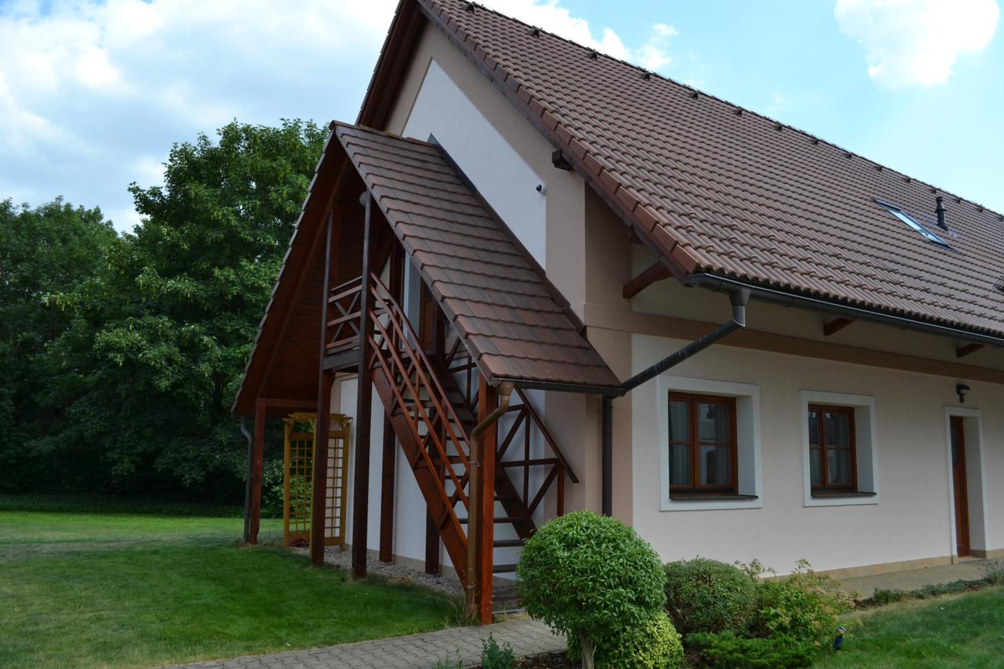 Penzion Nad Oborou Hradec Kralove Exterior photo