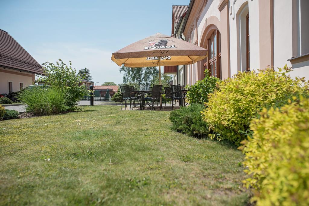 Penzion Nad Oborou Hradec Kralove Exterior photo