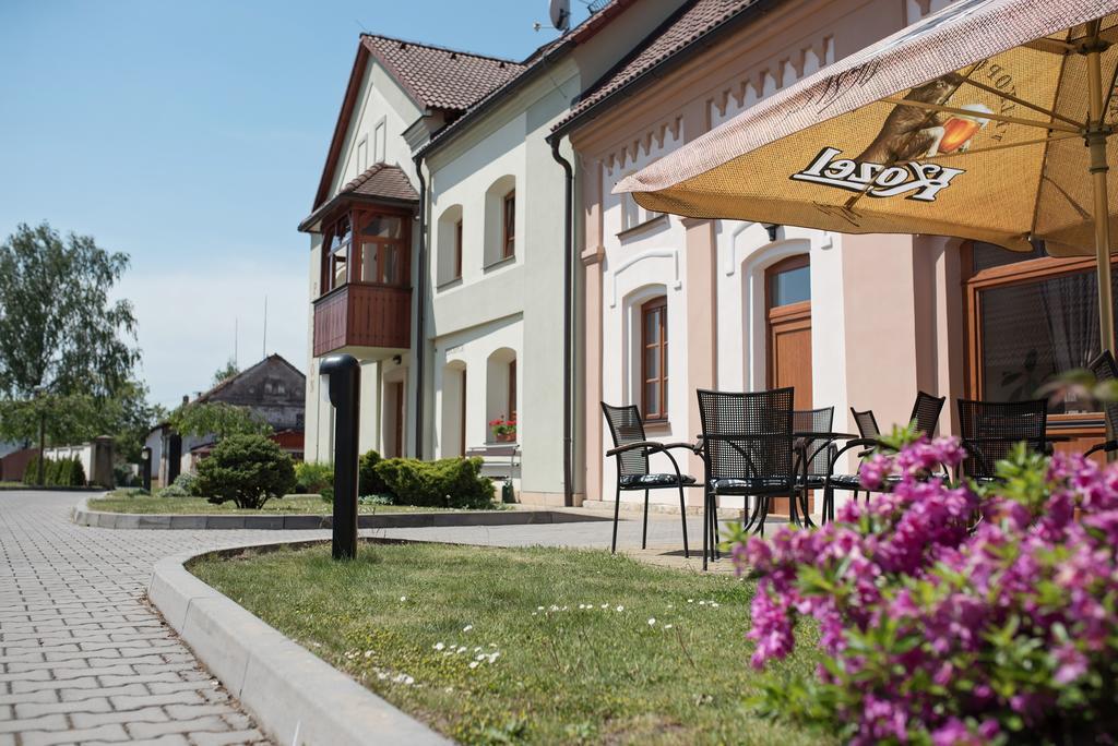 Penzion Nad Oborou Hradec Kralove Exterior photo