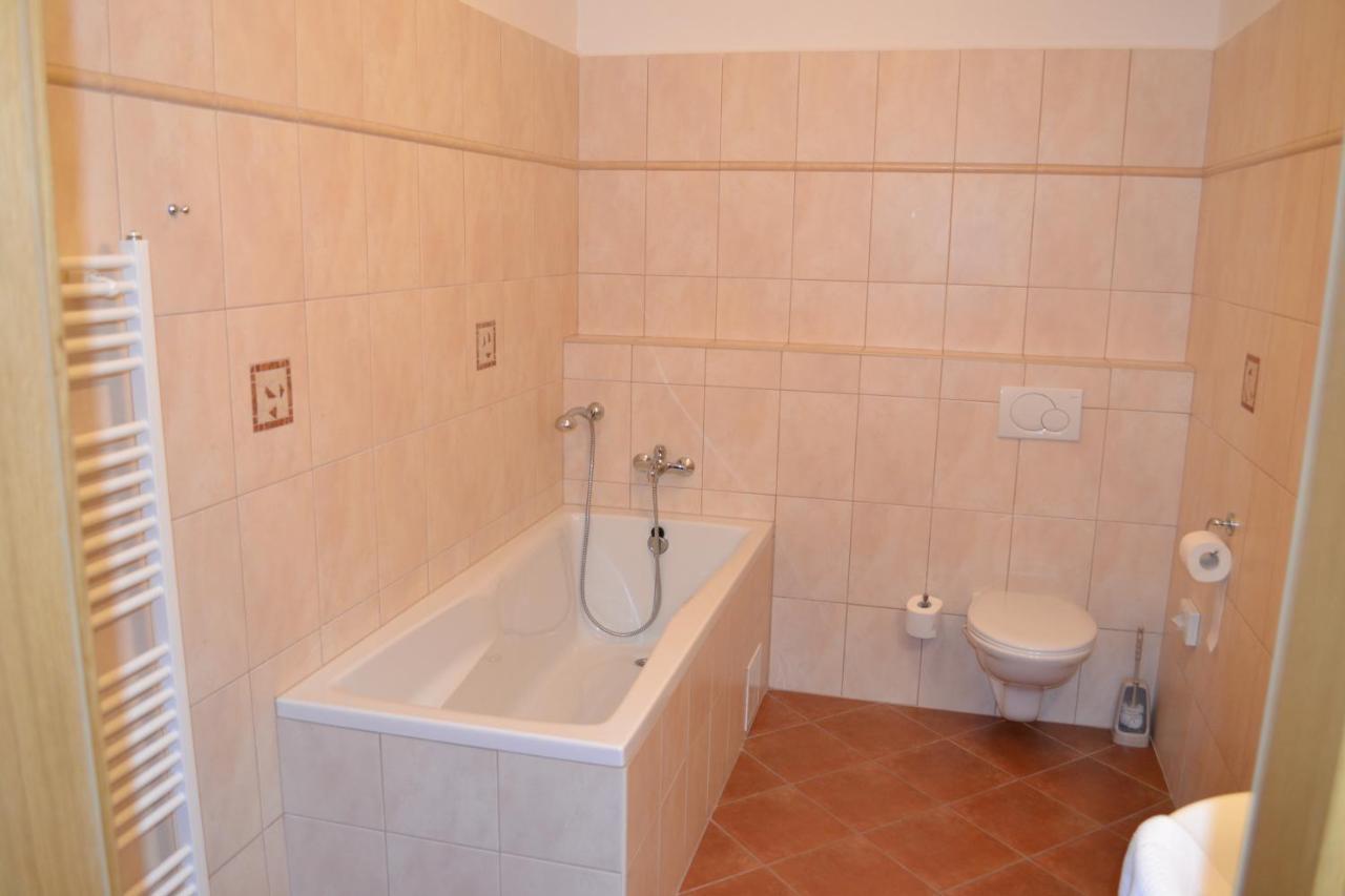 Penzion Nad Oborou Hradec Kralove Room photo